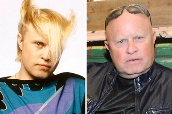 MAGNETMagazine's tweet photo. Happy birthday #MikeScore (#AFlockOfSeagulls, @REALSEAGULLS, @seagullsrunning). Hair today, gone tomorrow. Check out the band’s video that MAGNET premiered: https://t.co/YNJhDDXxuf https://t.co/s4Mu1eS9Ui