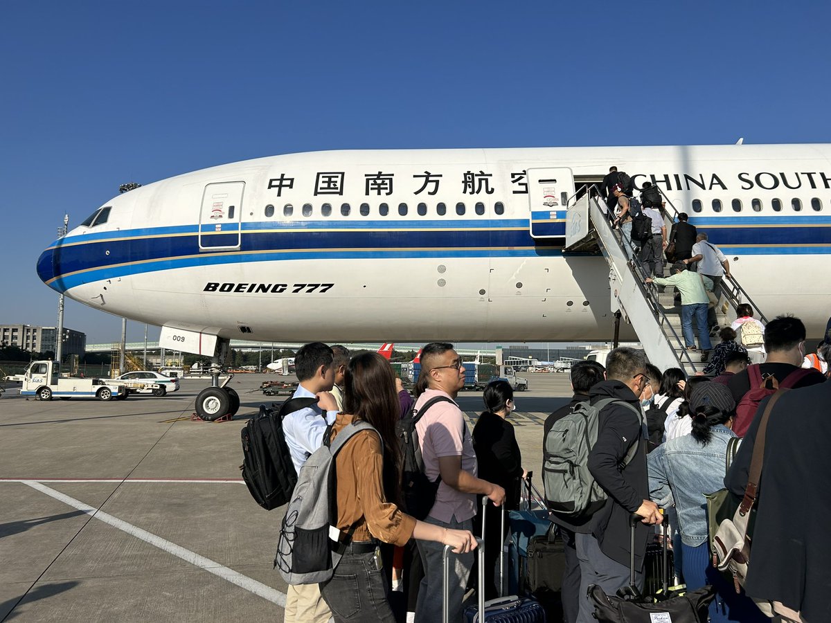 htk278910's tweet photo. 3泊4日で中国上海、広州に仕入れ行ってきました！移動時間ばっかりでお疲れモードです😭笑笑
でもいい仕入れが出来たので年末期待しといてくださいね✨✨😊

＃中国　＃上海　＃広州　＃仕入れ　＃バッグ　＃関空　＃お疲れモード https://t.co/Rg3SWPttE7