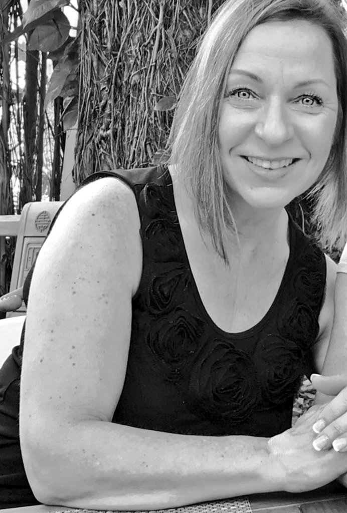 RemakingMonica's tweet photo. LADIES! Iron is your friend. You want to look younger and stronger? Train your triceps.
They CAN go from sausages to sculpted with hard work. Ask me how I know...
#NoBingoWings #StrengthTraining #MuscleBuildsTheMind #Discipline #FountainOfYouth https://t.co/dvcfO7eWzZ