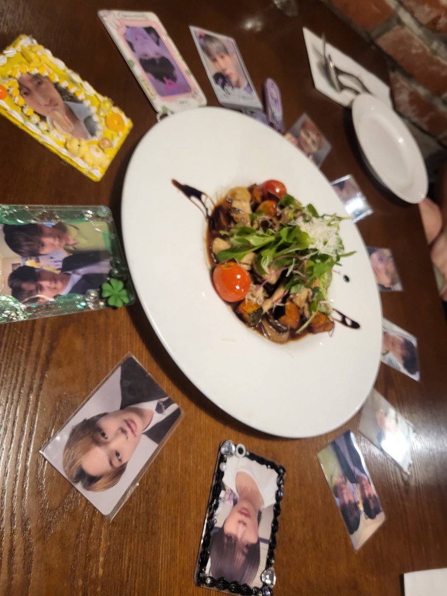 진짜 오랜만에 친구들 만나서 마이 샤이니 월드 보고옴 개킹받는 예절샷은 뽀너스