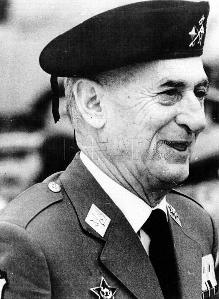 ¿Sabías que en 1982 #ETA mató en #Madrid al general del Ejército de Tierra Víctor Lago #talDiaComoHoy?

No quiso escolta para proteger a sus compañeros: "si vienen a por mí, que vengan, no tengo miedo, pero no quiero que muera nadie más"

HILO ⤵️