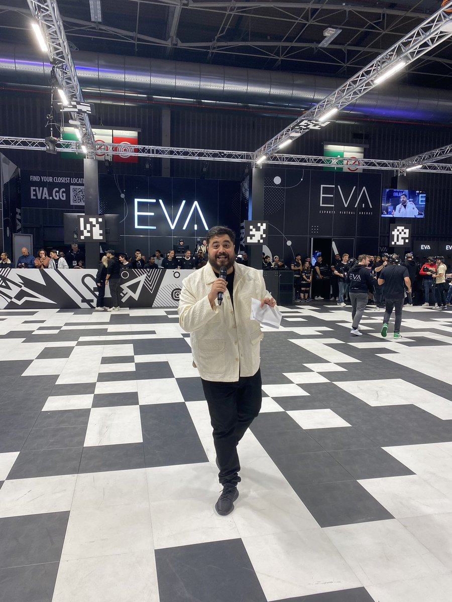 eva_competitive's tweet photo. Notre host @Doigby vient d’arriver sur notre arène à la #PGW 🔥 https://t.co/5nWht3eF0z