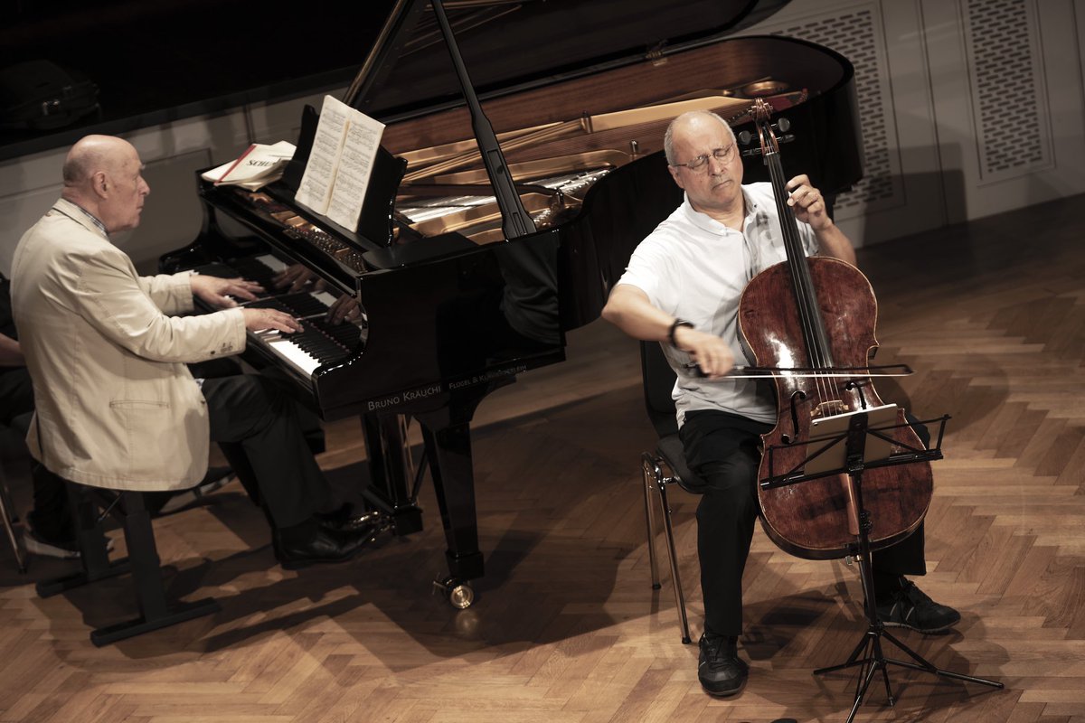 CelloMeneses's tweet photo. Neste domingo, estarei mais uma vez tocando com meu amigo Gérard Wyss — desta vez no L’Automne Musical d’Ollon, na Suíça. // This Sunday, I will once again be in a concert m with my friend Gérard Wyss — this time at Automne Musical d'Ollon, in Switzerland. | 📷 Joel Schweizer https://t.co/8VWx0zkkqJ