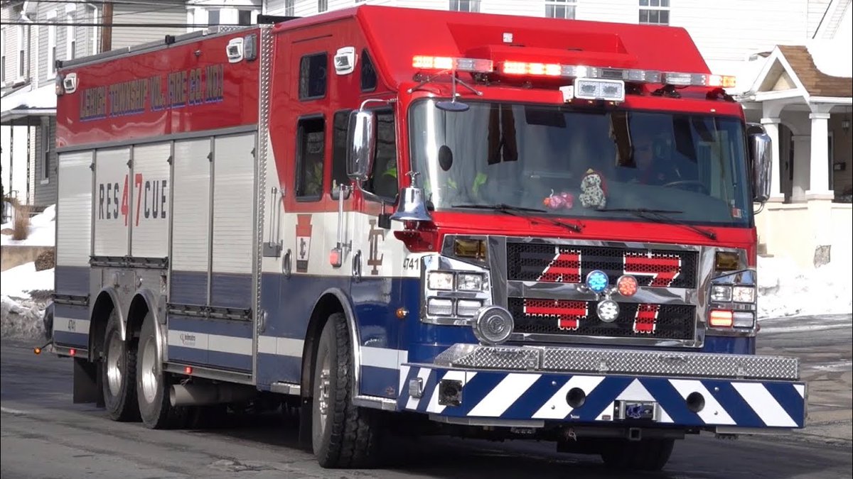 teambestioles's tweet image. #UnDimancheAuxUS Ce matin un #HeavyRescue du comté de Northampton (Lehigh Township Volunteer Fire Company) en Pennsylvanie avec :
- Châssis Rosenbauer Commander.
- Moteur Detroit de 500ch.
Pas de photo de l'intérieur malheureusement... 😅