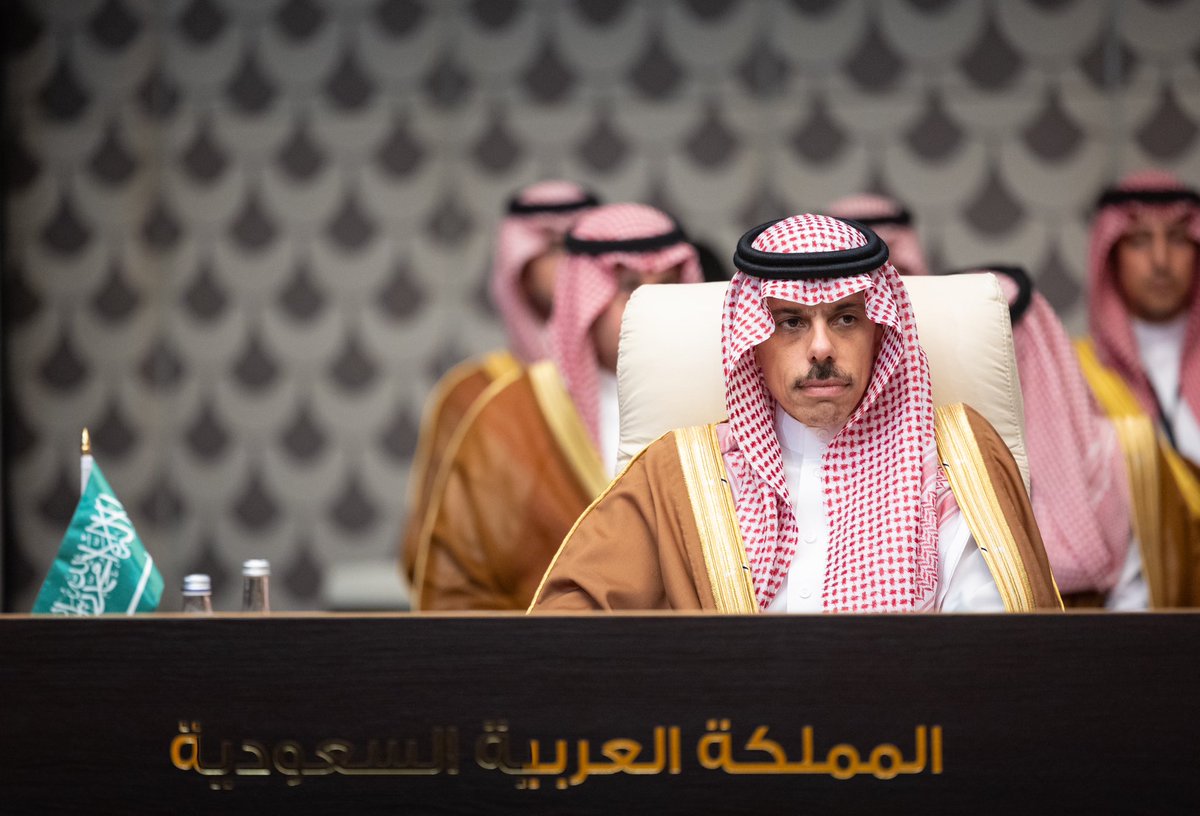 KSAMOFA's tweet photo. #عمّان | سمو وزير الخارجية الأمير #فيصل_بن_فرحان @FaisalbinFarhan يشارك في الاجتماع التنسيقي العربي المنعقد في المملكة الأردنية الهاشمية، وذلك لتنسيق الجهود للتوصل لوقف الحرب الإسرائيلية على  غزة وما تسبّبه من كارثة إنسانية. https://t.co/nFcpevvhp8