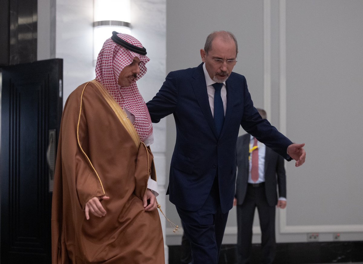 KSAMOFA's tweet photo. #عمّان | سمو وزير الخارجية الأمير #فيصل_بن_فرحان @FaisalbinFarhan يشارك في الاجتماع التنسيقي العربي المنعقد في المملكة الأردنية الهاشمية، وذلك لتنسيق الجهود للتوصل لوقف الحرب الإسرائيلية على  غزة وما تسبّبه من كارثة إنسانية. https://t.co/nFcpevvhp8