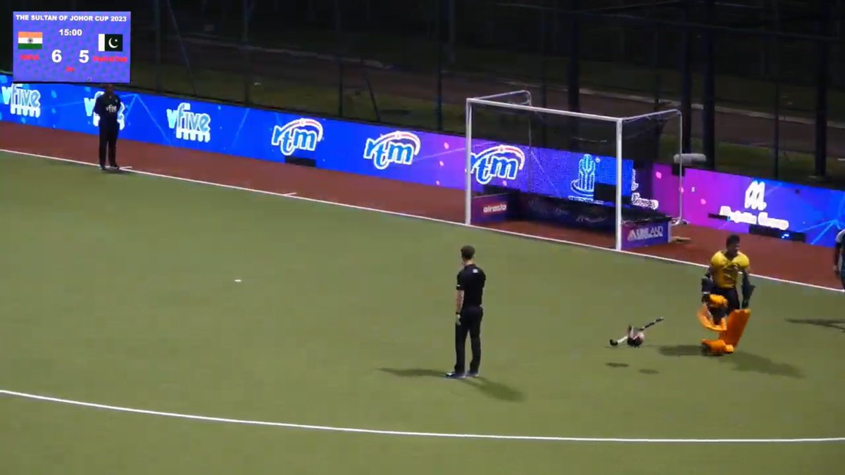 DilipUnnikrishn's tweet photo. #Hockey #SOJC2023
Goalkeeper Mohith HS is the hero as India beat Pakistan to win bronze at the Sultan of Johor Cup 2023!
India led thrice but Pakistan fought back to force a shootout. Mohith made 2 saves including the match-winning one in sudden death
https://t.co/hWOFSFa783 https://t.co/lZZTkrMNP2