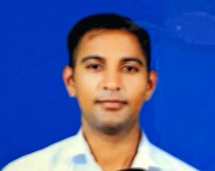 ANI's tweet photo. Indian Navy Chief Admiral R Hari Kumar &amp; all personnel of the Indian Navy mourn the loss of life &amp; pay tribute to Yogendra Singh, LAM who lost his life in the unfortunate accident at Kochi and extend heartfelt condolences to the bereaved family: Spokesperson of the Indian Navy https://t.co/R01TeDi9BT