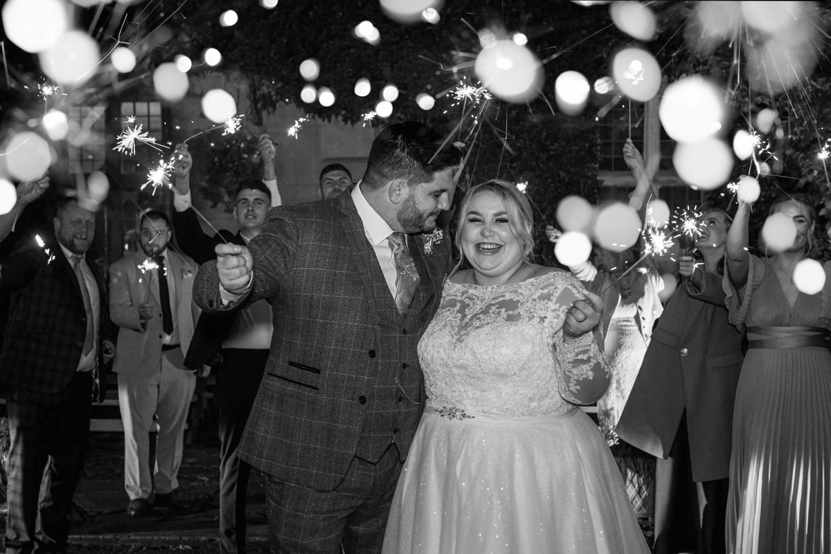 PhotoLeaB16's tweet photo. 💕 H A P P Y • A N N I V E R S A R Y 💕

Oh Chloe and James, how was your beautiful wedding at Weston Hall a year ago?! It was a beautiful autumn day and you were surrounded by your loved ones and your little boy was soooo cute! We had confetti and sparkler fun! 

Your I hope y https://t.co/WaNoJo1ziq