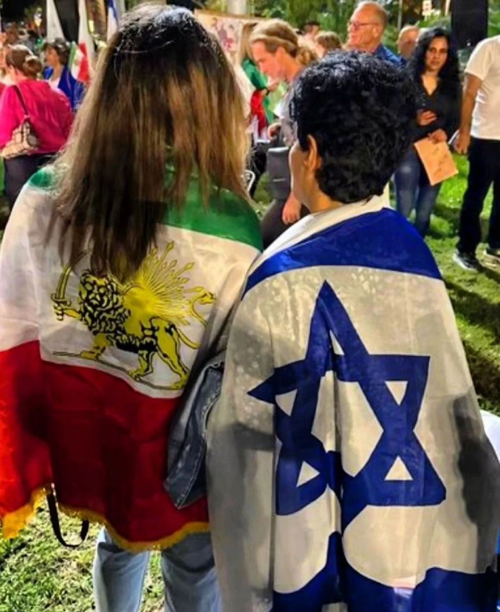 khodealmas's tweet photo. ما مردم ایران تمام قد در این جنگ کنار مردم شریف اسرائیل هستیم✌️

درود بر ملت غیور و شجاع ایران و اسرائیل❤️

پاینده ایران #جاوید_شاه 
☀️🦁 https://t.co/4sohbJVofV