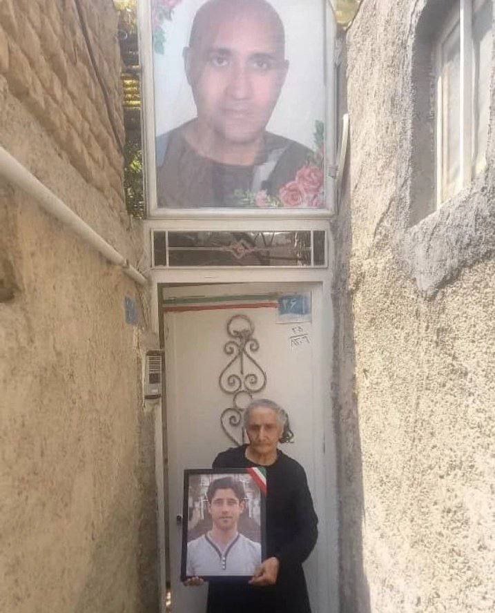 #ستار_بهشتی 11 سال پیش توسط رئیس کنونی مجمع اجتماعی شورای حقوق بشر سازمان ملل زیر شکنجه در زندان به قتل رسید.

تنها گناهش عشق به مردم کشورش بود.