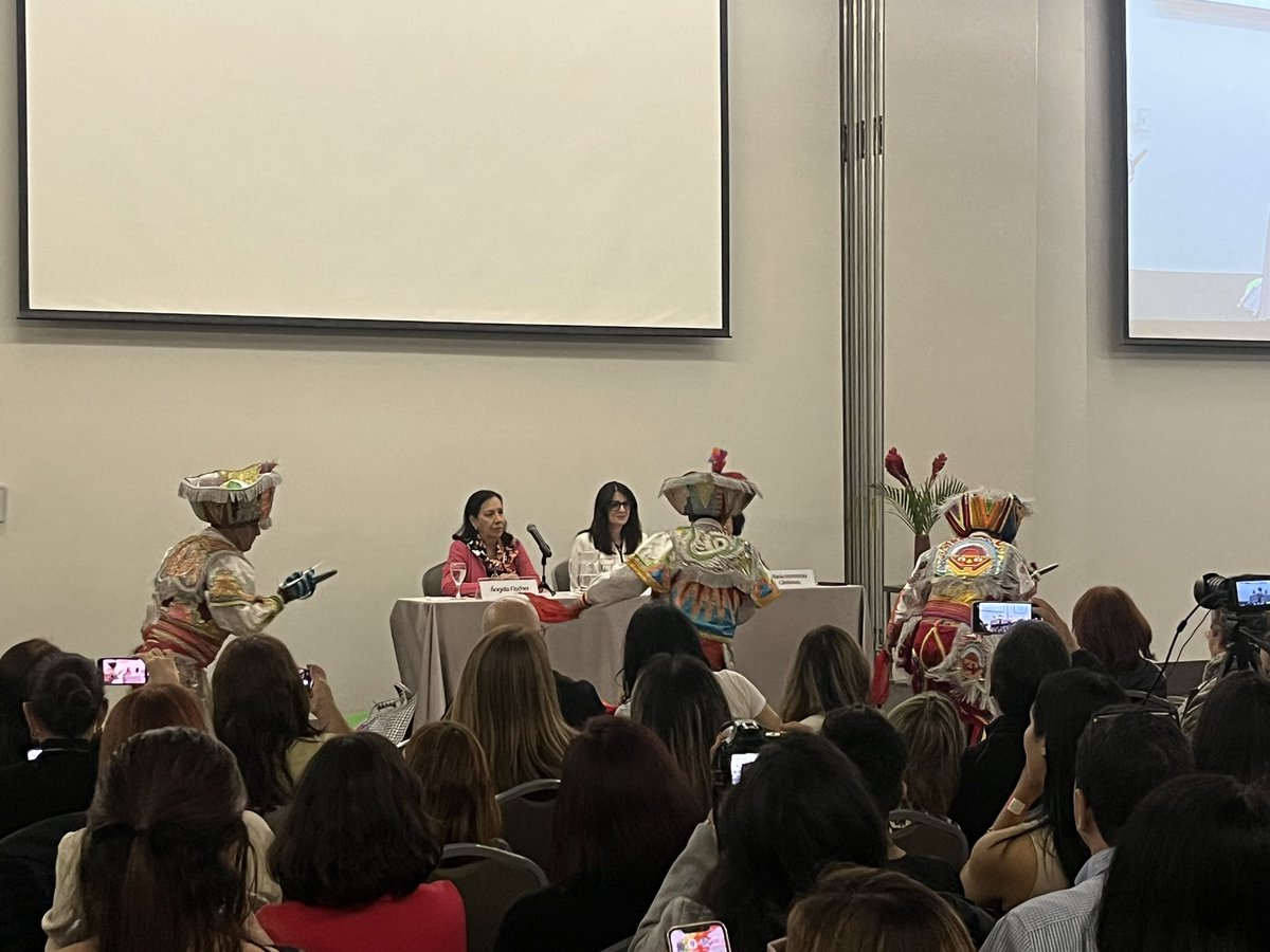 Lima_NEL's tweet photo. ⚡️Inauguración de las XIII Jornadas de la NELcf⚡️ https://t.co/GS259v9UT1