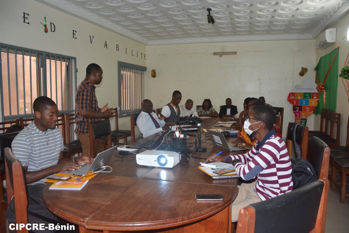 CipcreB's tweet photo. FORMATION DES JOURNALISTES ET ACTEURS DES MEDIAS SUR LA DYNAMIQUE DE LA CHARTE DE BONNES PRATIQUES (CBP) POUR LA PROTECTION EFFECTIVE DES ELEVES CONTRE LES ABUS SEXUELS
Quelques photos de l'Etape de la Maison de la société civile, ce vendredi 03 novembre 2023 ..... https://t.co/GyuXkYXn0F
