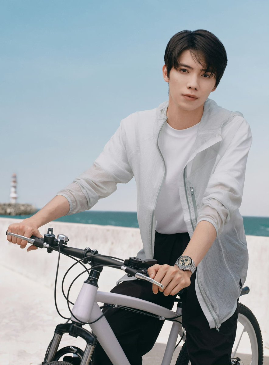 djys_l's tweet photo. หล่อ อบอุ่น สุภาพบุรุษ☺️🤟🏻罗一舟💚

วิ่ง ขี่ และออกเดินทางสู่พระอาทิตย์ขึ้น
เพื่อนแบรนด์ LONGINES Zz罗一舟 แสวงหาสายลมและอิสรภาพด้วยนาฬิกาซีรีส์ Concas ใหม่ เริ่มจับเวลาและเพลิดเพลินไปกับทุกช่วงเวลาของธรรมชาติ

#LuoYizhou #罗一舟 #���ลัวอีโจว 
#罗一舟𓂃𓊝𓄹𓄺

2023-11-04
cr. 浪琴表 https://t.co/HaqjiX3v38