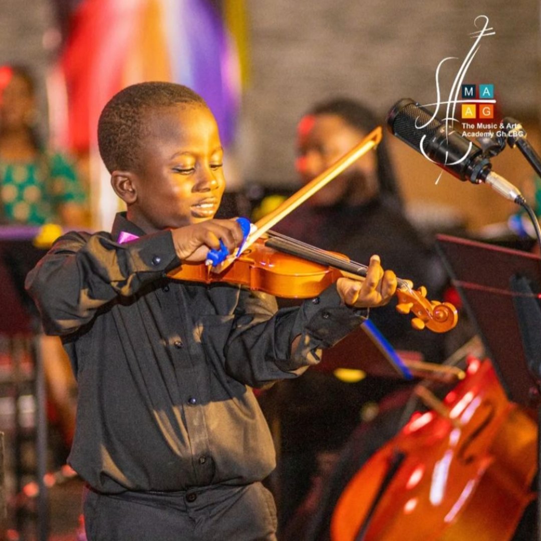 A round of applause for this beginner violinist at their first recital! Thanks to @themusicartsacademygh for the fantastic teaching 🎻🎶 #BetterSkillsGreaterJoy #BowHoldBuddies #Recital #Violin #Viola 🎥: @themusicartsacademygh on IG