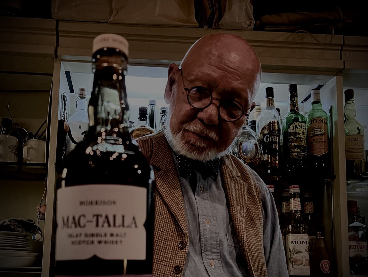 B's Bar name F tweet media