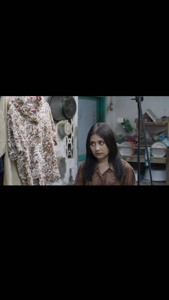aku ngikutin Prilly dari jaman kapan dan pas nonton dia di Film Budi Pekerti aku makin jatuh cinta sih, aktingnya ga main-main keren banget! Jadi mau nonton lagi cuma buat liat prilly😂