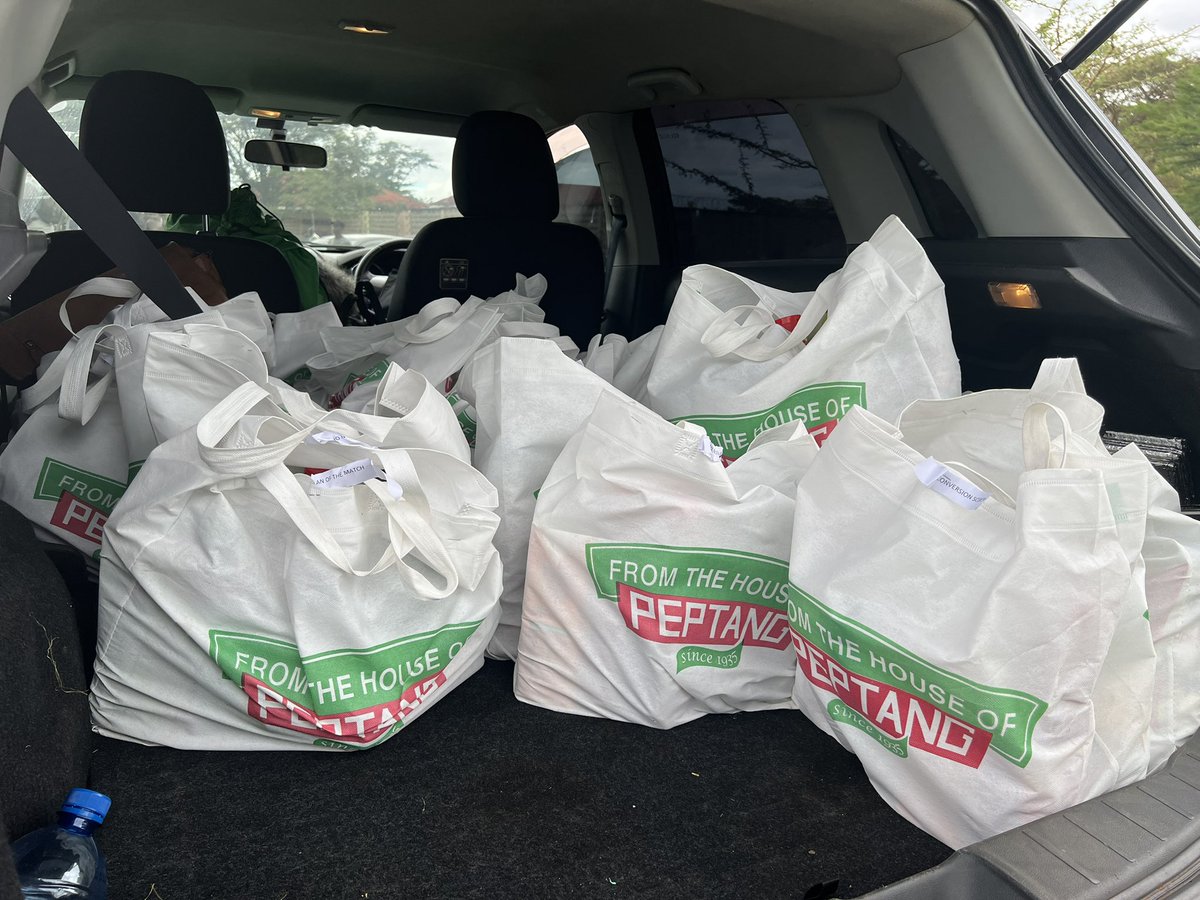 KenyaVarsity's tweet photo. The @peptang_ke team is here with lots of gift hampers, good thing? We’re giving them out. 

To win? Tell us why you deserve the hamper, follow us and the comment with more Likes wins. #MindFitiGameFiti https://t.co/PrkhyUaiTv