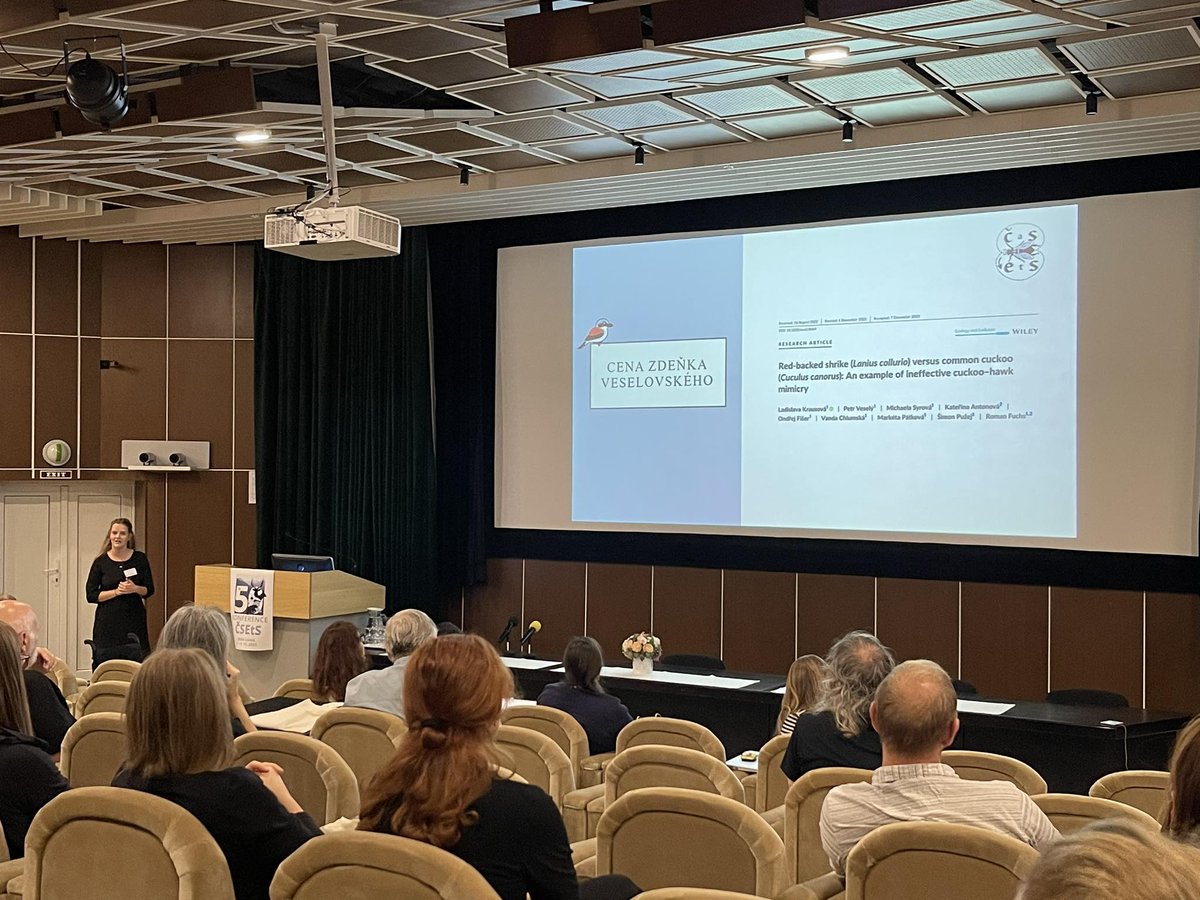 An interesting talk by the winner of the Zdeněk Veselovský Prize <a href="/KrausovaLadi/">Ladislava Krausová</a> on the relationship between the #Cuckoo and the Red-backed #shrike is over. Many successes in the future! 👏🐦🥚 <a href="/Cke_CZ/">Czech Centre of Cognitive Ethology</a>