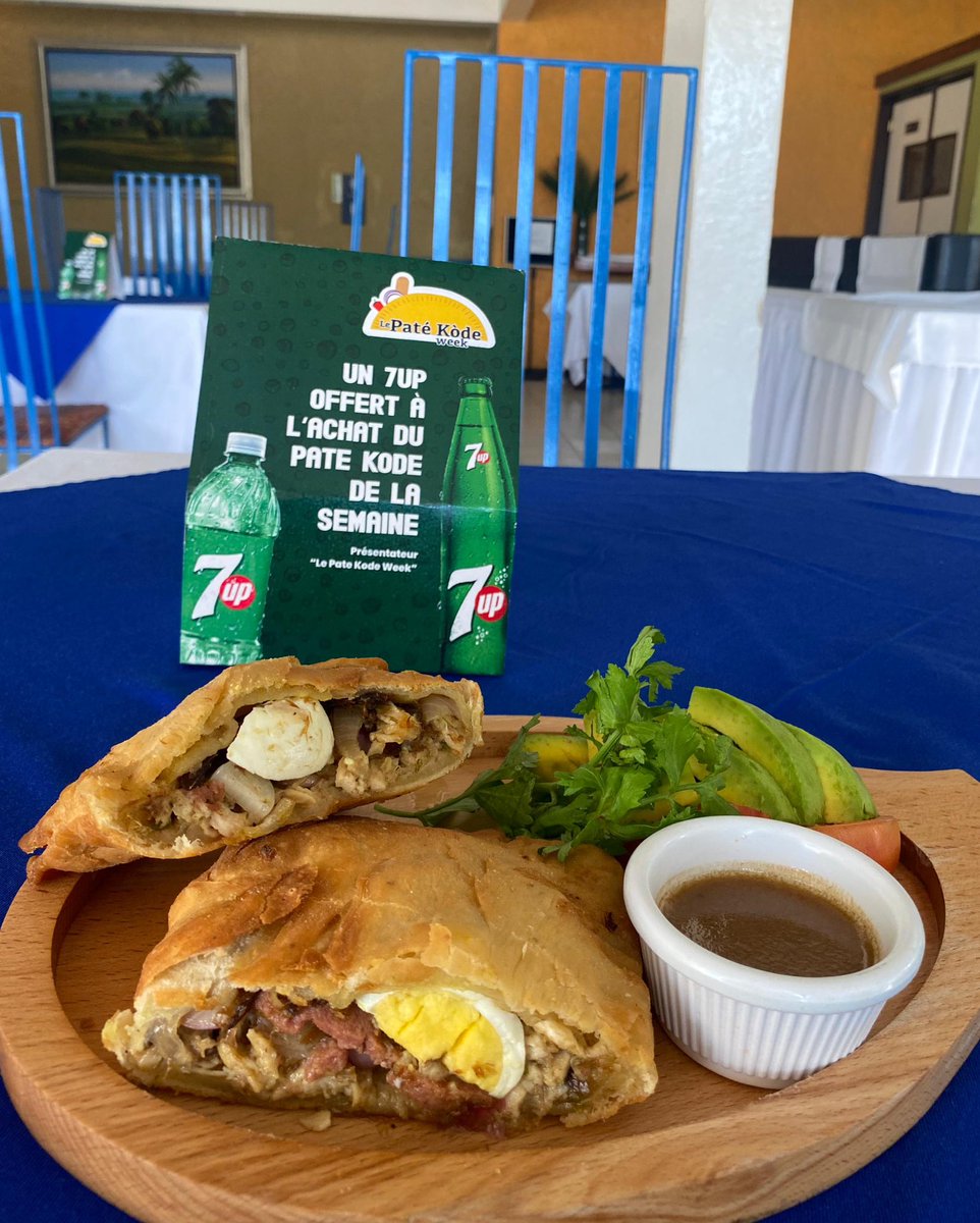 TICKETmaghaiti's tweet photo. Le CHOUCHOU Pate kòde par « Visa Lodge ». Il est composé de poulet haché, d’hareng-saure, hot dog, œuf, oignons et poivrons, échalotes et pickles. Le pâté est accompagné d’une salade d’avocat et d’une sauce au fond de poulet. #patekodeweek #tickettoupatou
.
.
📹: @marc_time https://t.co/rMPGWQdUWI