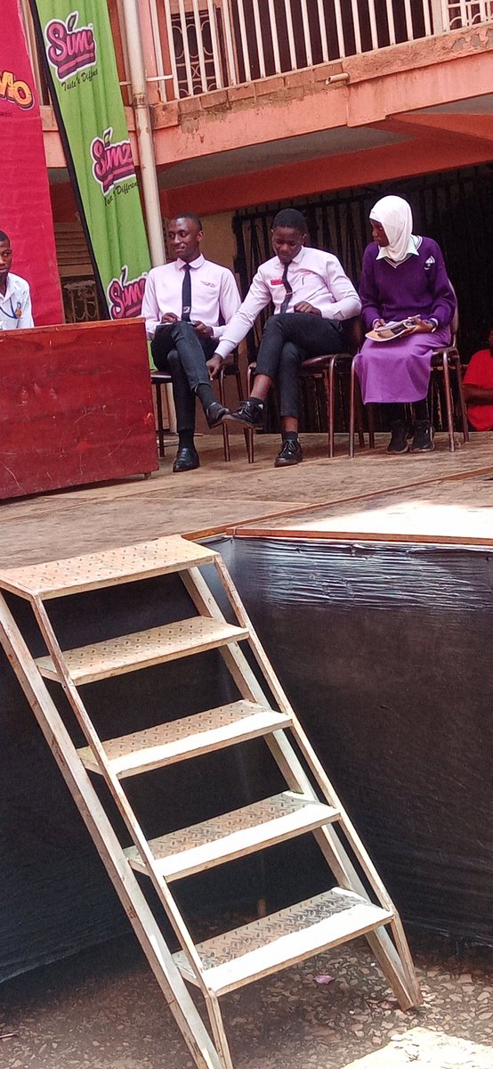 SSEBUUFUISAAC2's tweet photo. Great leaders are almost always great simplifiers, who can cut through argument, debate and doubt, to offer a solution everybody can understand. It was agreat moment  Today at #KololoHighSchool as I Officiated the Debating Competition on #BoyChild organised by the #interactors https://t.co/0sBRkmhwm6