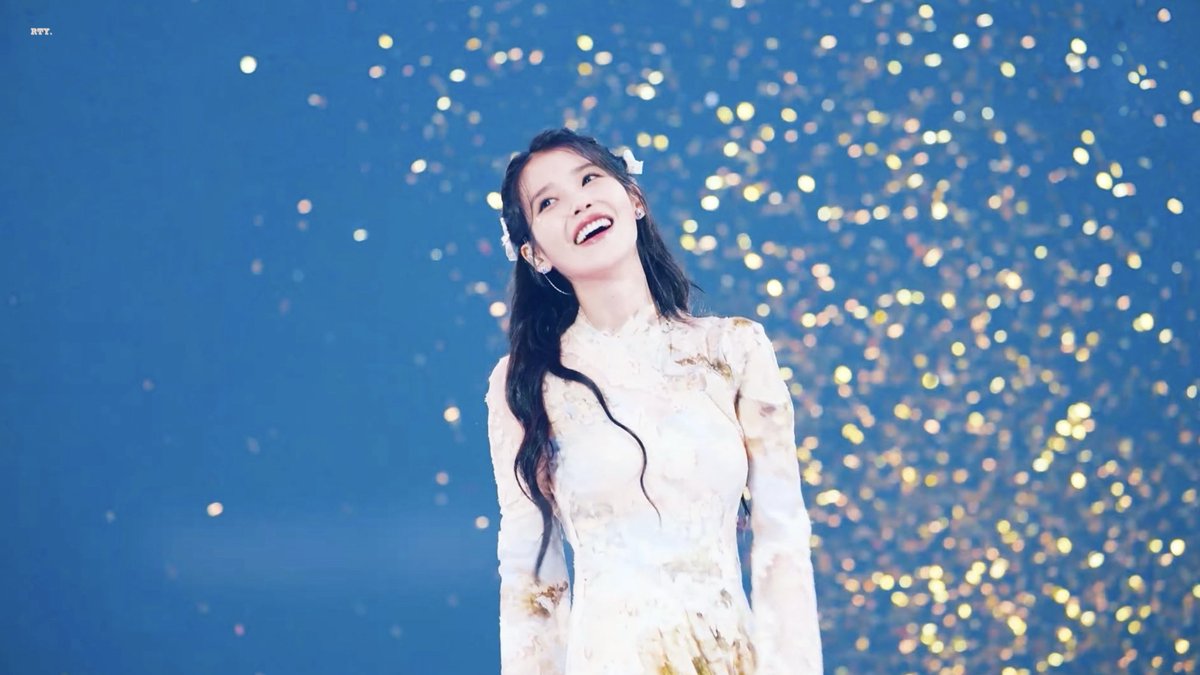 _R0THY's tweet photo. 그대의 존재는 날 꿈꾸게 해💭

#아이유 #IU #IUN1VER5E https://t.co/HcSeKvCszD