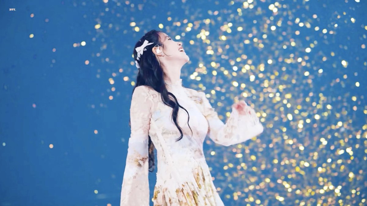 _R0THY's tweet photo. 그대의 존재는 날 꿈꾸게 해💭

#아이유 #IU #IUN1VER5E https://t.co/HcSeKvCszD