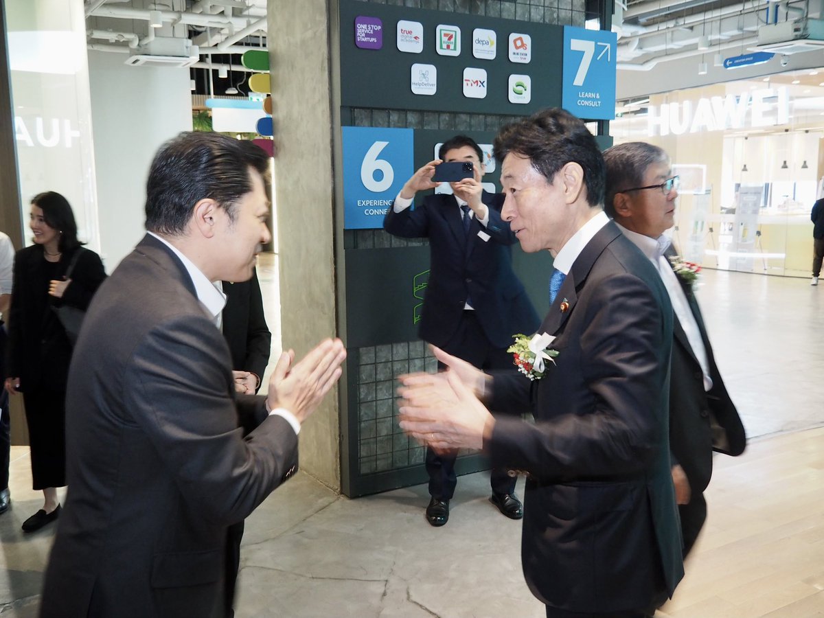 nishy03's tweet photo. タイのバンコクで開催の「#RockThailand」に昨年に続き参加。日本のスタートアップと現地財閥企業とのマッチングイベントです。革新的技術を持つディープテック企業が多く参加しています。既に具体的な連携が始まっていますが、日本のスタートアップと現地企業との共創を支援していきます。 https://t.co/XH8BlcTNJu