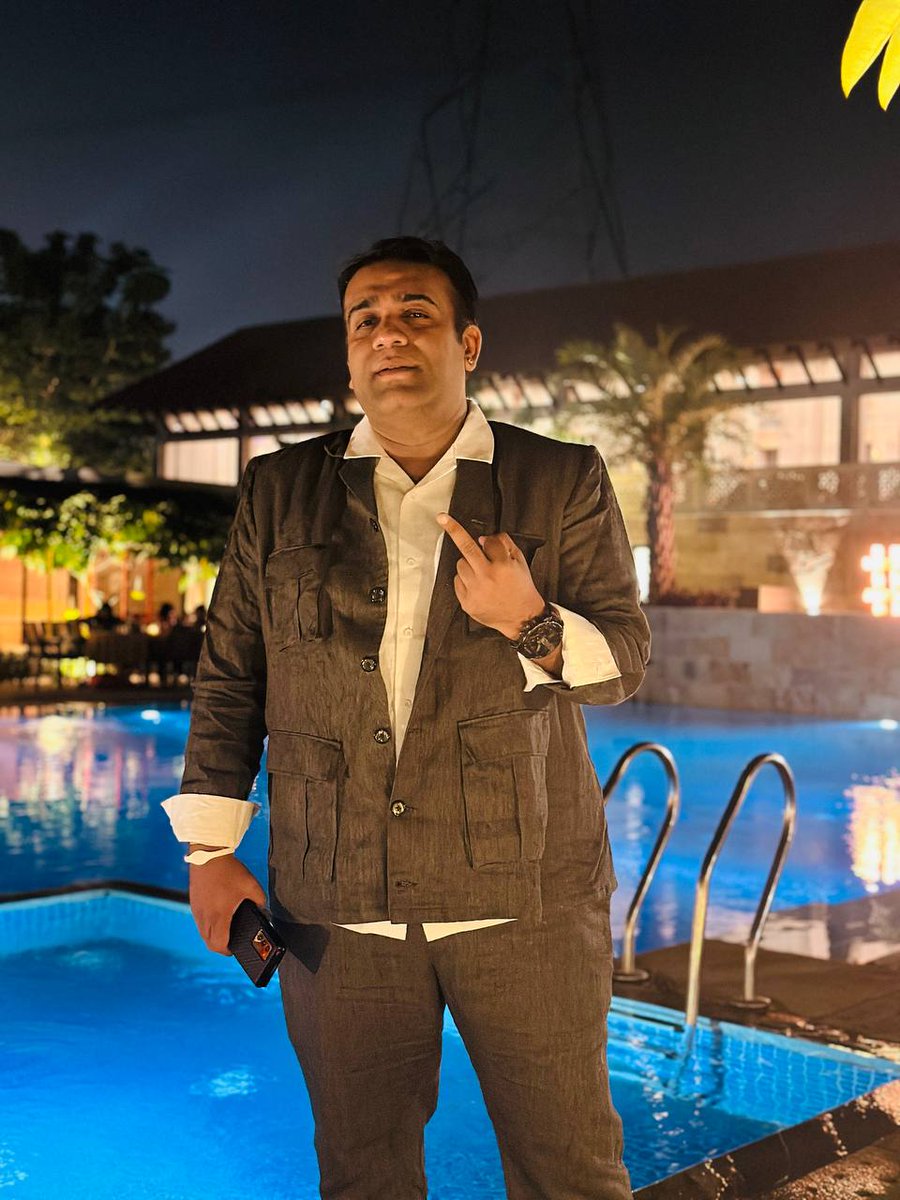 sankhala_darsh's tweet image. अपने सब यार काम कर रहे है और एक हम है जो नाम कर रहे है।

#restoflifebestoflife  #darshansankhala