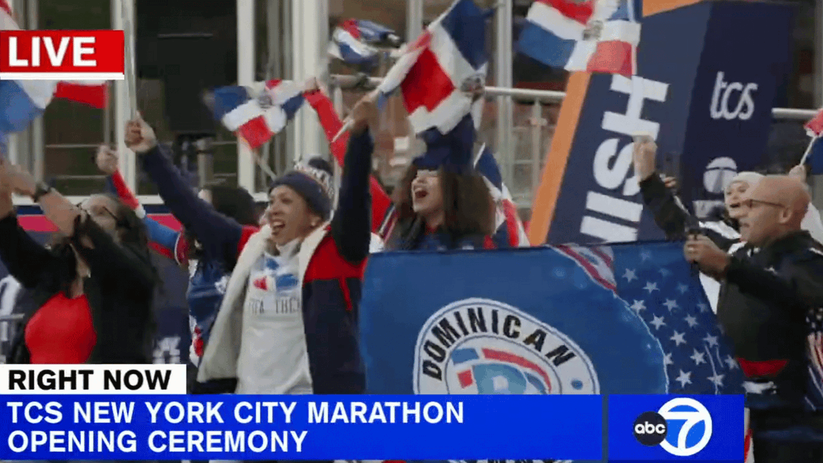 remolacha's tweet photo. Video: Cuando La delegación dominicana entró a la ceremonia del Maratón de Nueva York 2023
🔗 Ampliar aquí: https://t.co/f8OlRrGAVe

Este año se estima que participarán más de 100 corredores dominicanos 💪 🇩🇴 https://t.co/88SdYopV84