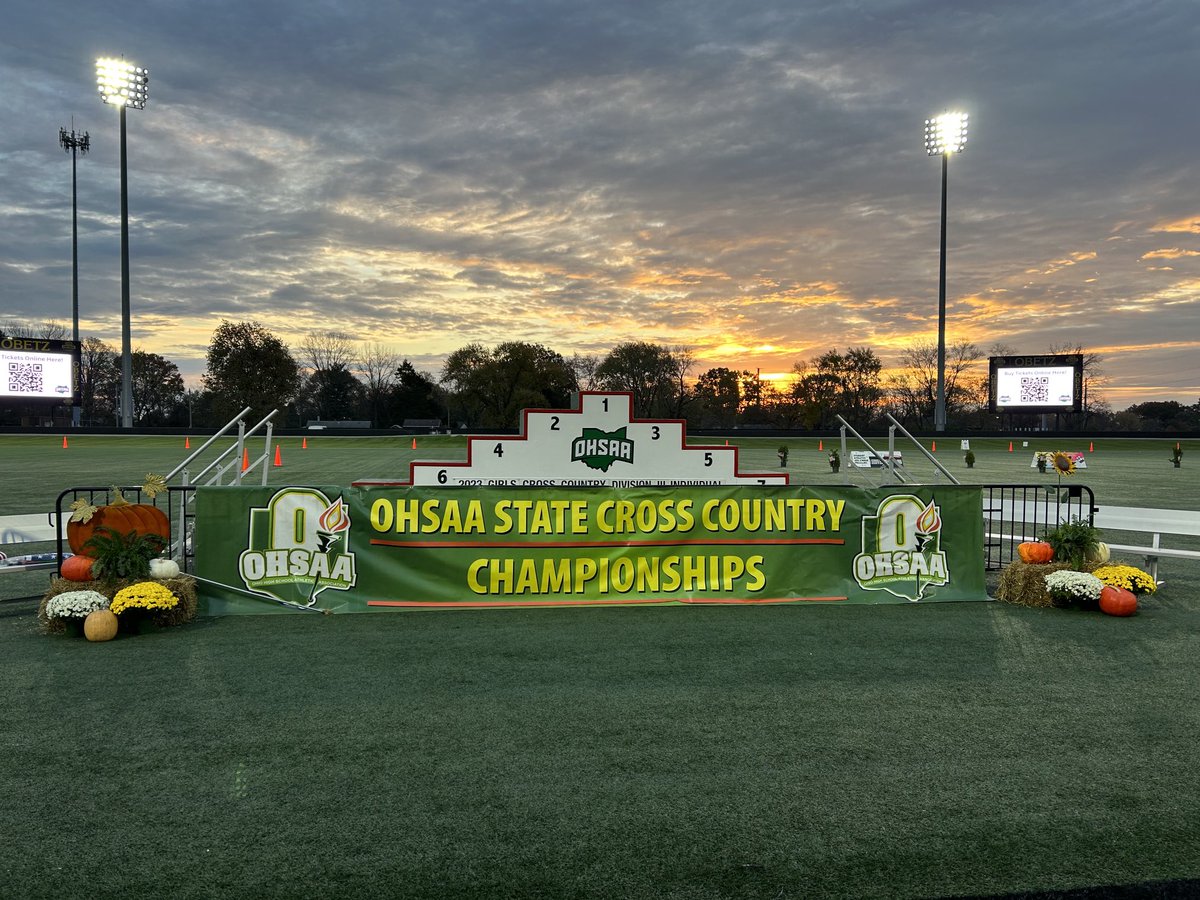 oatccc's tweet photo. Sun is coming up over ⁦@FortressObetz⁩ for the ⁦@OHSAASports⁩ Cross Country State Championship!!!! ⁦⁦@OHMileSplit⁩ https://t.co/BatLxLwxAc