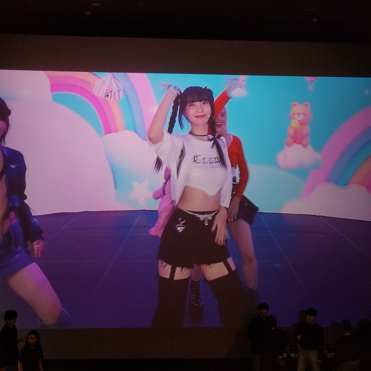 reelephant_omg's tweet image. 무대 위에서 아티스트가 팬을 위한 1열 콘서트를 본다면 이런 느낌이 아닐까. VR이 처음이라 어떨까했는데 가까이 올때마다 생생함이 엄청나더라구요. 직캠보다 화면에서 나와줬으면 할때가 있는데 VR이 딱 그걸 이루어주는 느낌..♥️ 또보고싶어요 🫢♥️
#VENTAX #걸스인원더랜드 #kpopvr