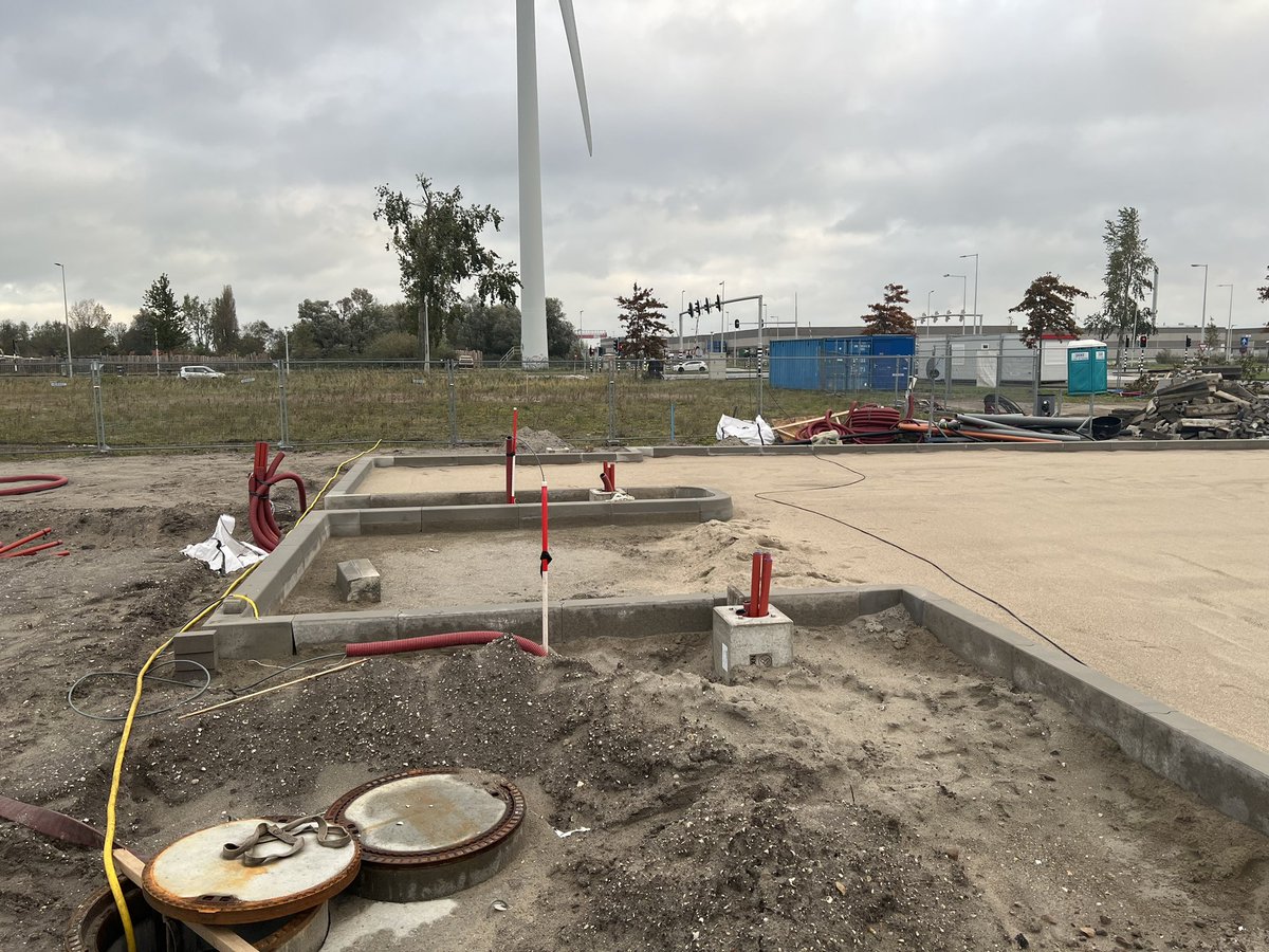 Carl, Holthausen (@carlholthausen) on Twitter photo Holthausen Energy Points Amsterdam
Nog een maand en we gaan open
320 kW snelladers en waterstof tankstation
Geschikt voor grote vrachtwagen combinaties en auto’s uiteraard
<a href="/Energypoints1/">Holthausen Energy Points</a>
<a href="/H2Centrum/">Holthausen Clean Technology</a>
<a href="/Holthausen/">Holthausen Group</a>
#Beiraweg #Amsterdam #waterstof
<a href="/PortofAmsterdam/">Port of Amsterdam</a>
<a href="/AmsterdamNL/">Gemeente Amsterdam</a> Holthausen Energy Points Amsterdam
Nog een maand en we gaan open
320 kW snelladers en waterstof tankstation
Geschikt voor grote vrachtwagen combinaties en auto’s uiteraard
<a href="/Energypoints1/">Holthausen Energy Points</a>
<a href="/H2Centrum/">Holthausen Clean Technology</a>
<a href="/Holthausen/">Holthausen Group</a>
#Beiraweg #Amsterdam #waterstof
<a href="/PortofAmsterdam/">Port of Amsterdam</a>
<a href="/AmsterdamNL/">Gemeente Amsterdam</a>
