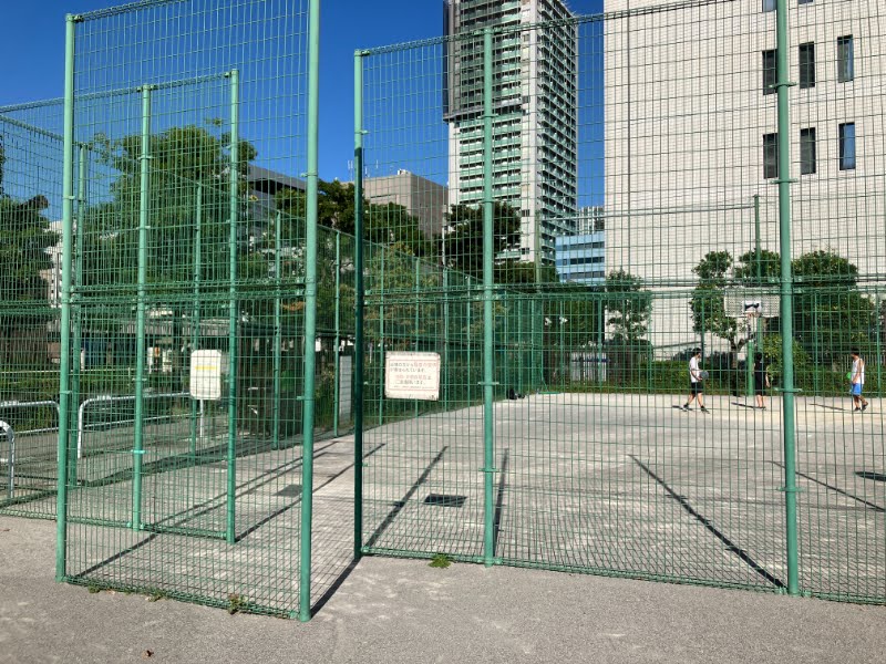 TravelingNBA's tweet photo. 【バスケコートを紹介】

東八ツ山公園🔥

東京都港区港南２丁目８−８
「品川」駅 港南口から徒歩9分
マップhttps://t.co/p2C2tUYaz5
利用料無料
ゴールの数１基
地面土 https://t.co/vmHdImO4p7