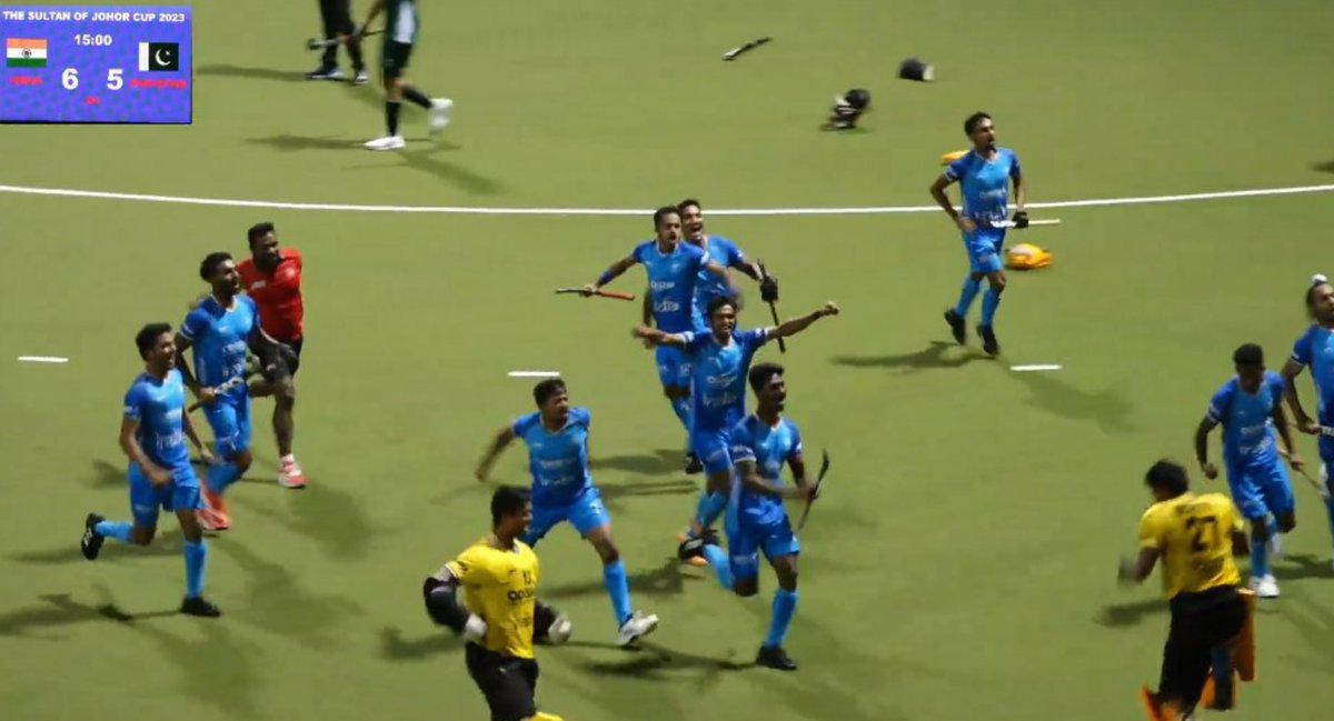 Sports_India123's tweet photo. In a thrilling penalty shootout, India secured the bronze medal in the Sultan of Johor Cup in Malaysia by defeating Pakistan with a score of 6-5
#HockeyIndia #IndiaKaGame #SOJC2023 https://t.co/vHrXQ7Pcvx