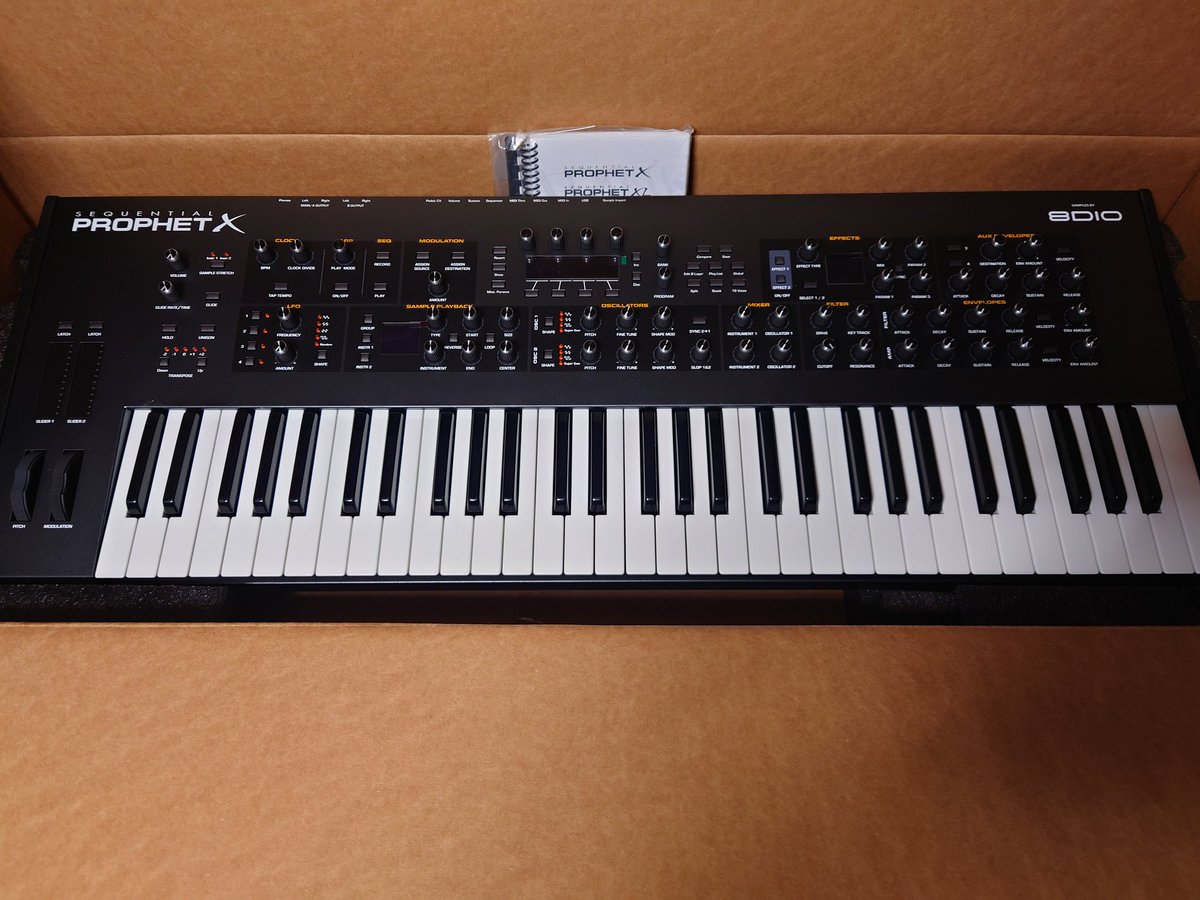 ryujinger's tweet image. 本日到着。10カ月かかりました。ちょびっと音を聴いてみた感想…前機Prophet12から音の解像度が凄いレベルに進化してる。
#SequentialCircuit
#ProphetX
#HybridSynthesizer
#最高の研究