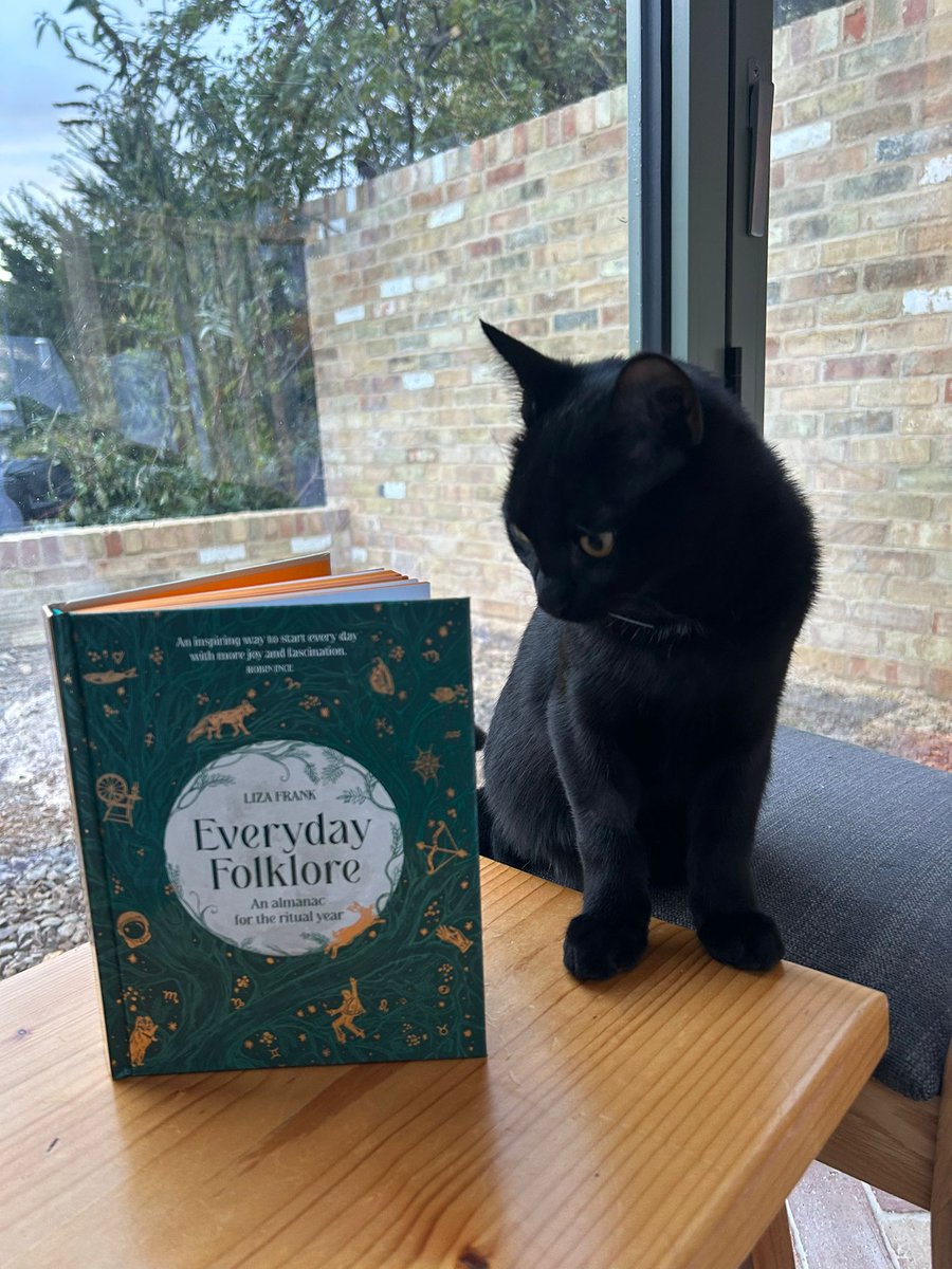 lilithepunk's tweet photo. And kitten number two who quite possibly is eying up the mouse folklore of 18 November... (thank you lovely @Kate_Straker)
#Caturday #EverydayFolklore #CatsOfTwitter https://t.co/PuovmHAdkW