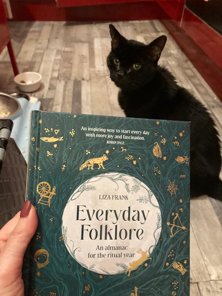 lilithepunk's tweet photo. And finally the lovely Alex grabs her cat's attention by wafting her copy of Everyday Folklore (nothing to do with the cat mint sandwiched between the leaves obvs...).
Do you have any pet related Everyday Folklore pics you can add...?
#Caturday #EverydayFolklore #CatsOfTwitter https://t.co/diTIgM19GJ