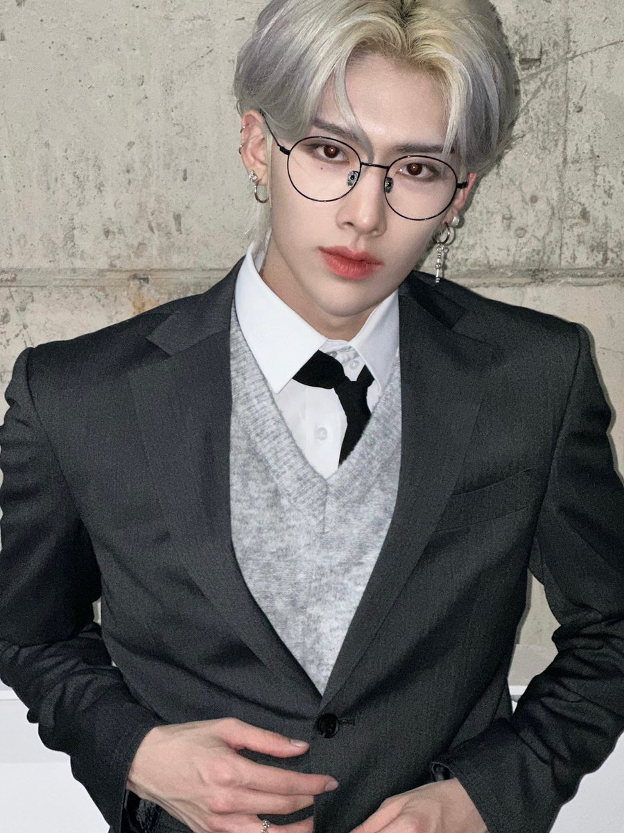 ZB1_official's tweet image. _💌

안녕하세요 심피디 예능키입니다 
그 지비티비에서 제가 회식할때 회사동료들의 배꼽을 훔친거 보셨지요? 크흐흠그 장면 바로  “그” 장면 오디오로 준비하봤는데요 아이 뭐 궁금하담서 (궁금하면 500원)이하생략 바로 감상하시죠ㅎㅎㅎ 
심리 디온-혼자 알아서

#RICKY #리키
#ZEROBASEONE #ZB1…