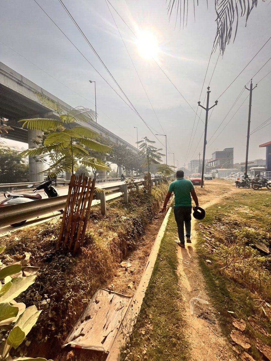sajeshsudhanshu's tweet photo. @TejYadav14 @DEFCCOfficial @UNEP @IPRD_Bihar @BandanaPreyashi @moefcc @dm_patna @cityofpatna We continue to plant trees at #patna  
All r welcome 🙏 

Plantation drive &amp; maintenance  

LoC - LCT Ghat ( marien drive patna )

Date -05-Nov-23 - Sunday 

Week 42 ( day 4 )

#plantforpatna 
#plantforBihar 
#environment https://t.co/4KPd1TvrCt