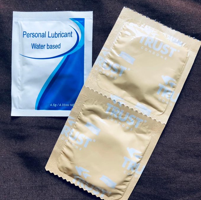 Magta-top ka tapos yung bottom mo pa ang magpo-provide ng condoms at lube? Then di kapa talaga marunong<a href="/tag/twinkforhire"class="tags"><span>#twinkforhire</span></a>