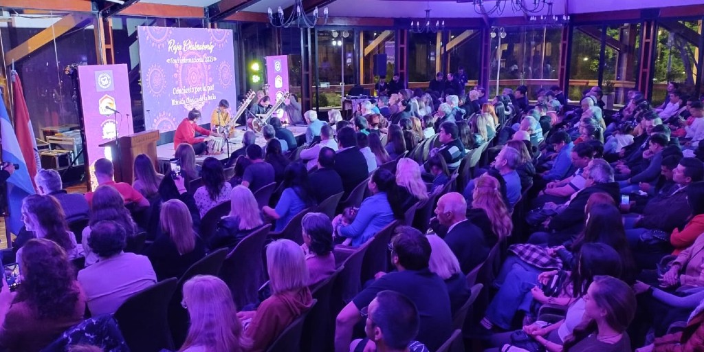 . Anoche se ofreció un #ConciertoPorLaPaz de música clásica de la #India en el Hotel de La Cañada, auspiciado por <a href="/suvicoarg/">Suvico</a>, el Cuerpo Consular de Córdoba y la escuela de música de la India Atmanaad. 
#Paz. 
<a href="/dr_lais/">Sergio Lais-Suárez</a>