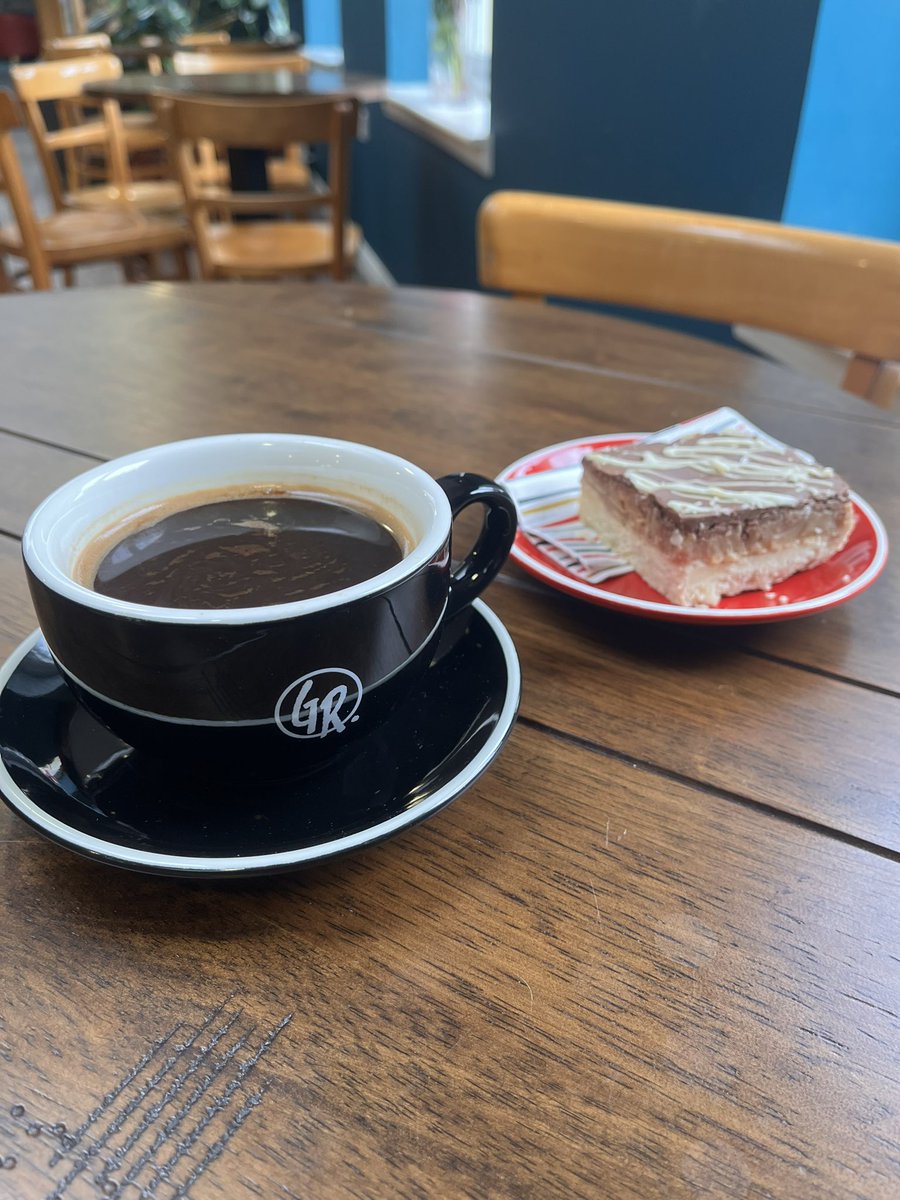 Supporting one of our excellent sponsors <a href="/GlesgaRoasters/">GlesgaRoasters</a> who have recently opened up a coffee shop. Coffee and cake are excellent and perfect before heading to <a href="/AllanGlensRFC/">Allan Glen's RFC</a> to watch some rugby ☕️🏉 Drop in if you can 👌