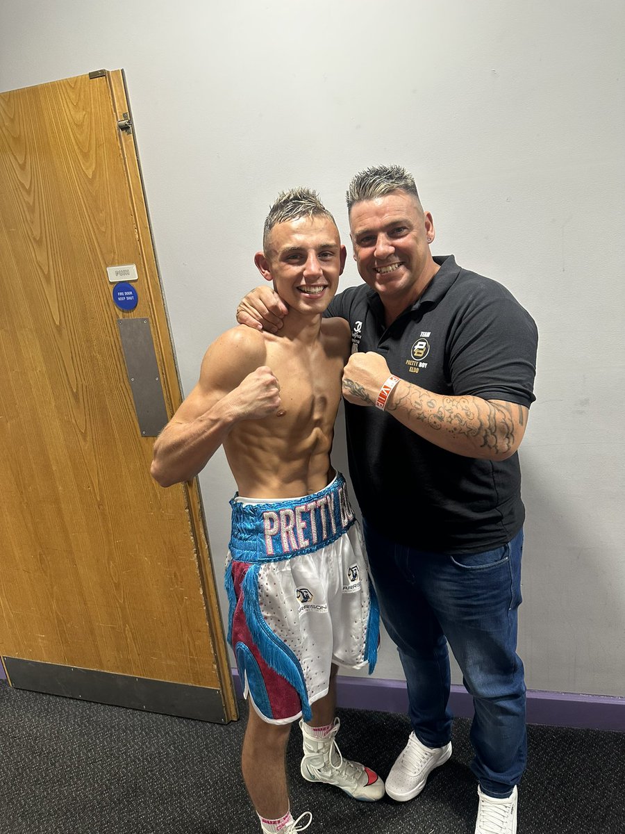 DarrenEldo's tweet photo. So proud is an understatement,
The boy @HarveyEldo & the Team now move to 2-0 with another great dominating performance, 👌👊💥
@CarlGreavesPro
#TeamPrettyBoy https://t.co/aRUTIioA8h