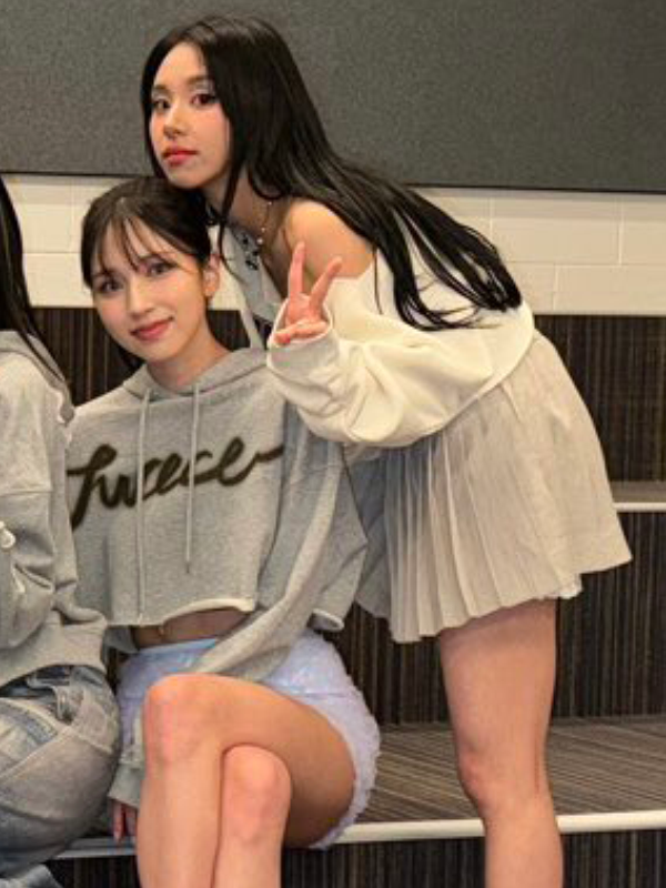 godmitzu's tweet photo. MINA AND CHAEYOUNG CUTIES 💕 https://t.co/z7Iu4kxWDV