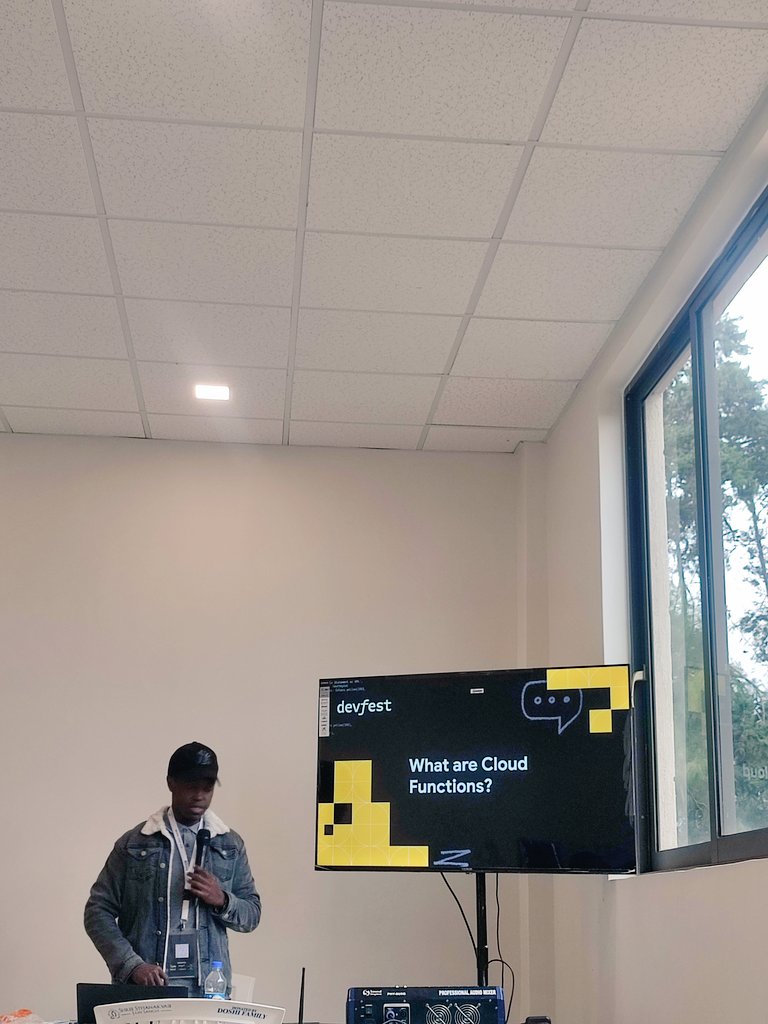 Amazing talk by @JoddieNgatz on utilizing Google Cloud Functions for transmission of firebase cloud messaging notifications.🚀
#DevFest2023
#DevFestNairobi
#AficaIntelligence
<a href="/GDG_Nairobi/">GDG Nairobi #DevFestNairobi2025</a>