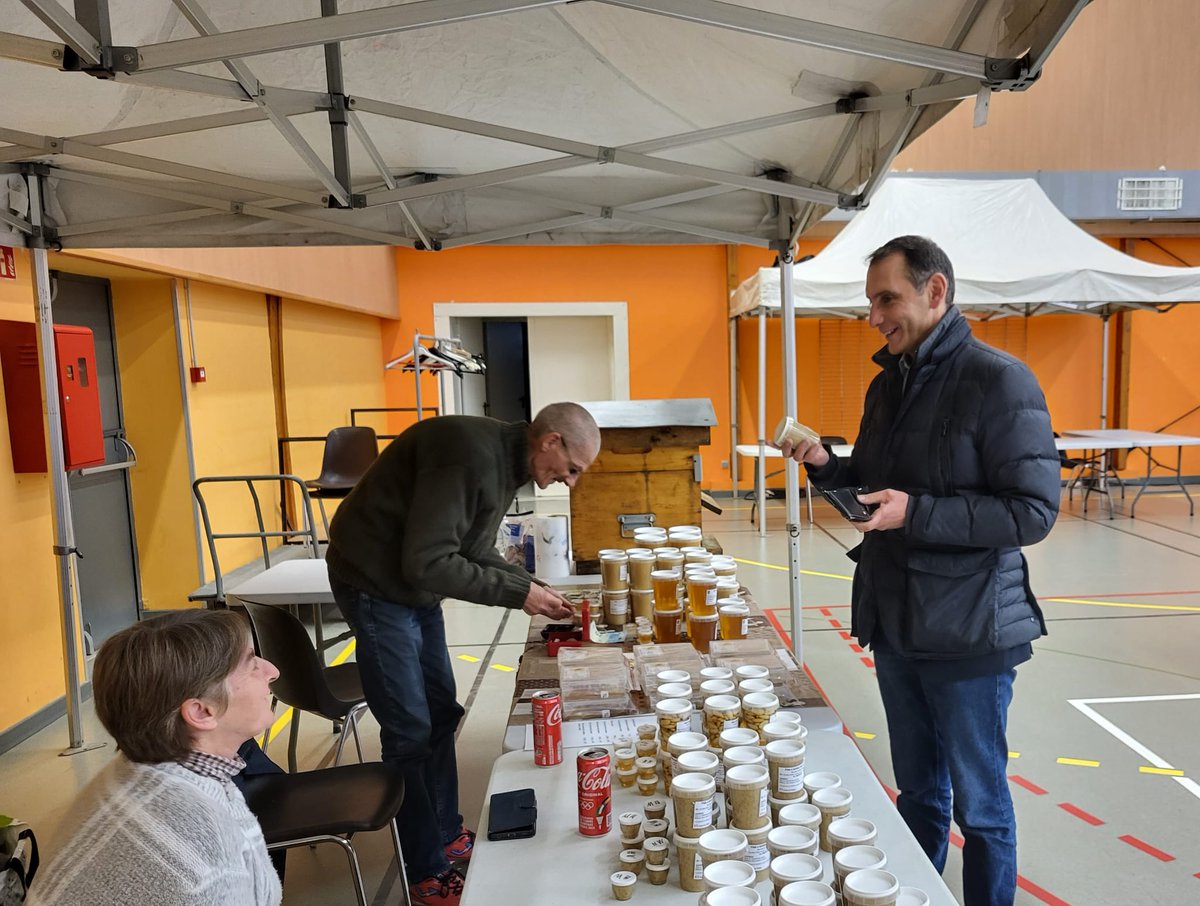 ljacobelli's tweet photo. Visite du Festival du Vignoble et de la Gastronomie à #Knutange. On y fait de belles découvertes : du miel de Knutange, des vins de Moselle (très bons!) ... et même du vin de Perpignan (très bon aussi cher @louis_aliot !) https://t.co/uw6Qaasfig