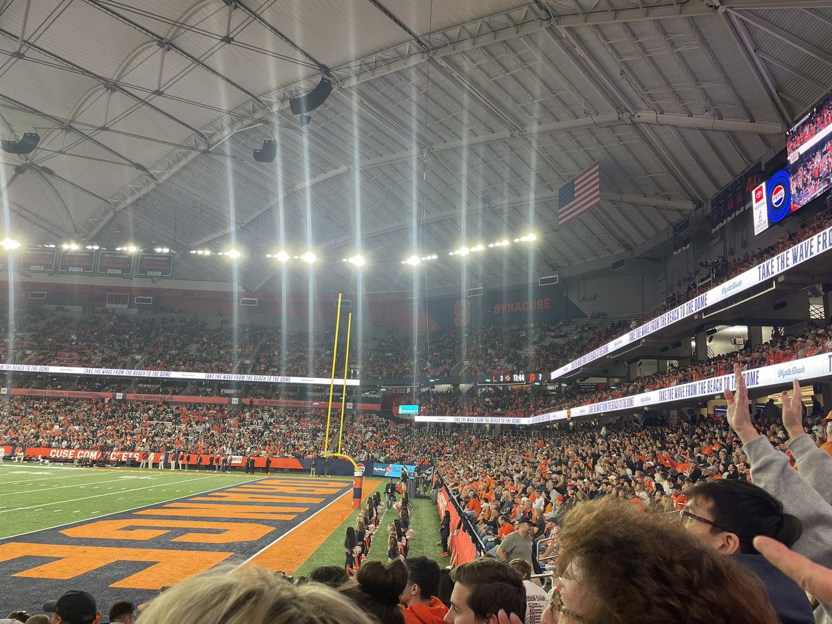 Shocked at how many people were at the @JMAWirelessDome for the @CuseFootball  game last night… Clearly it was a smart move/strategy to have your parents weekend towards the end of the season so fans are in the seats regardless of how bleak the season looks… #sadSUalumni