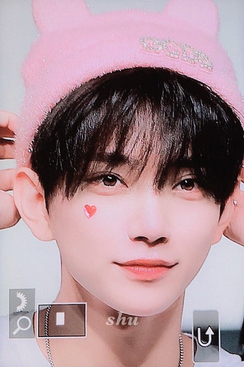 whtbdk__'s tweet photo. 아니얼굴실화라고? https://t.co/9zthe8fhAz