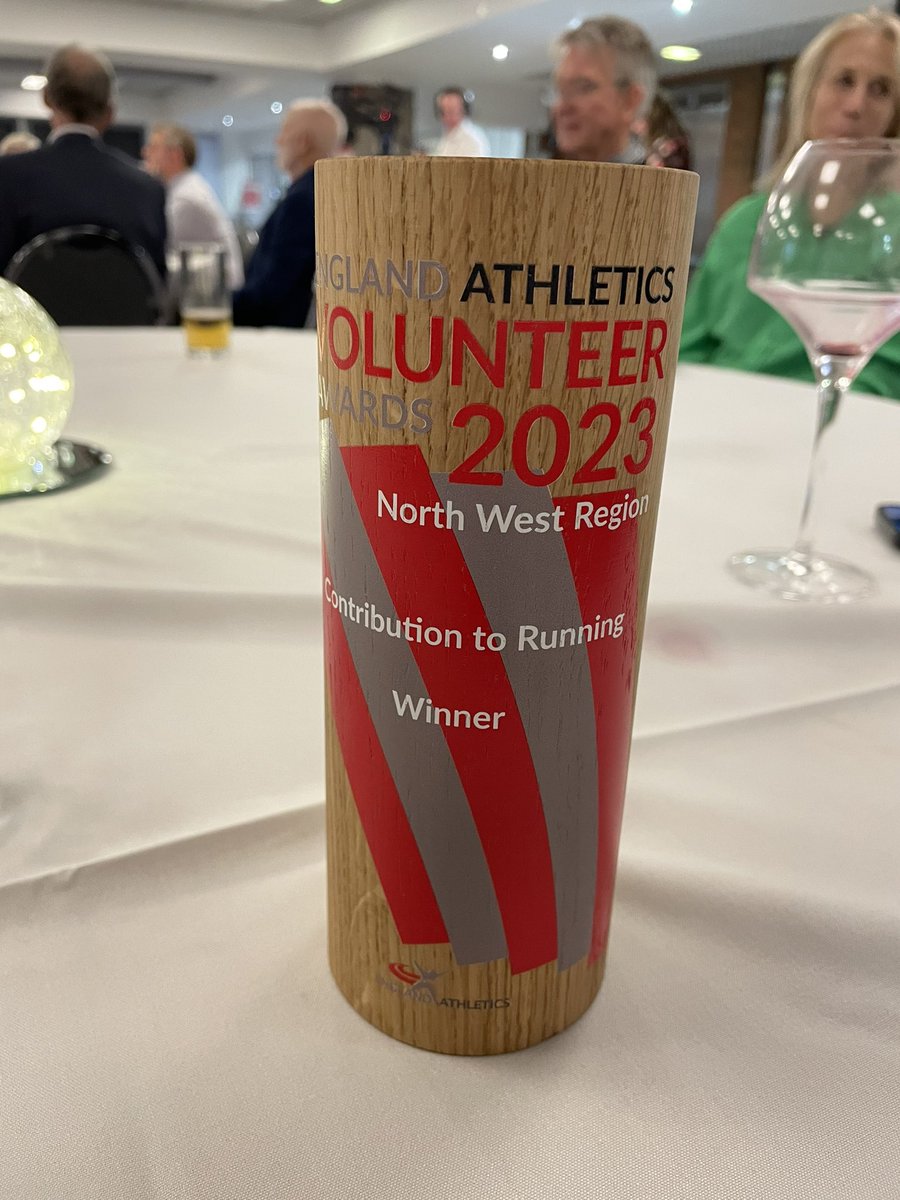 parkviewruns's tweet photo. We only went and won the ‘Contribution to Running’ award last night @EnglandAthletic north west regional volunteer awards!! We knew our run group was very special but to be recognised for it is amazing! 10am, every Wednesday @pv4ulytham. Come and see what you can be part of 💙💙 https://t.co/o3uE2R27q5